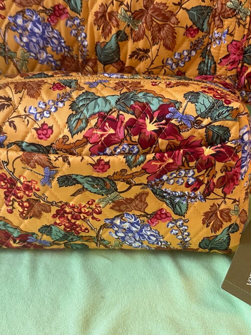 VERA BRADLEY x GILMORE GIRLS LARGE ORIGINAL DUFFEL BAG + COSMETIC BAG (SET):NWT - Picture 10 of 15